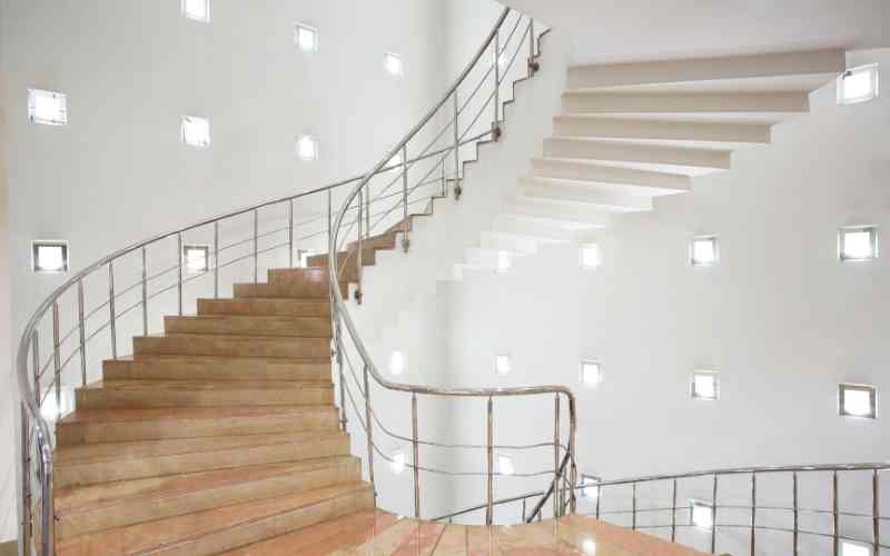 Curved stairs 